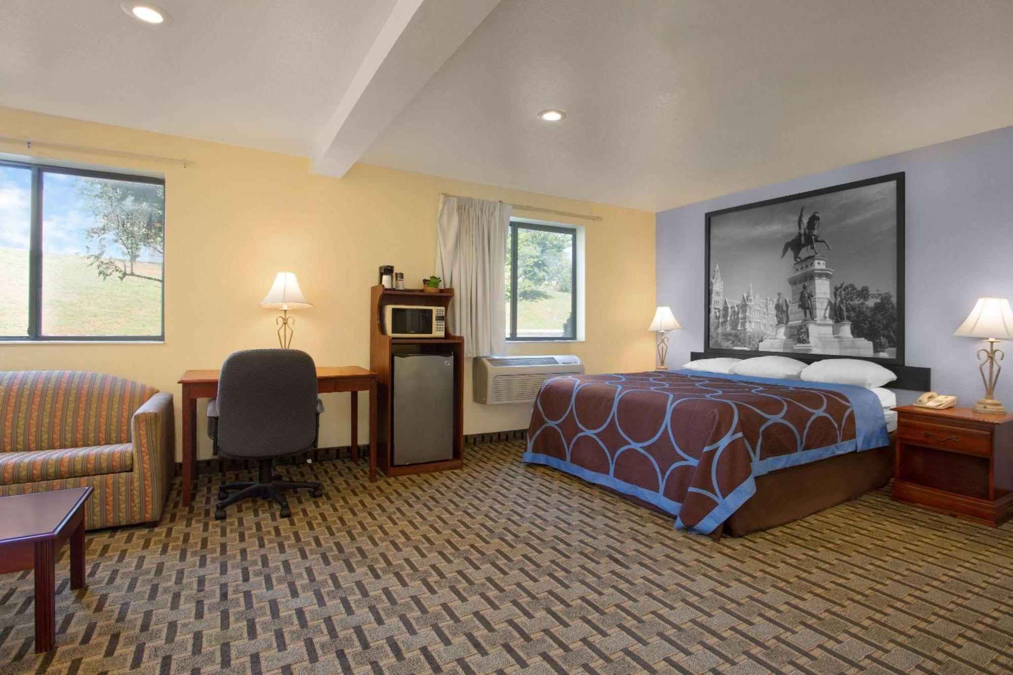 Super 8 By Wyndham Va