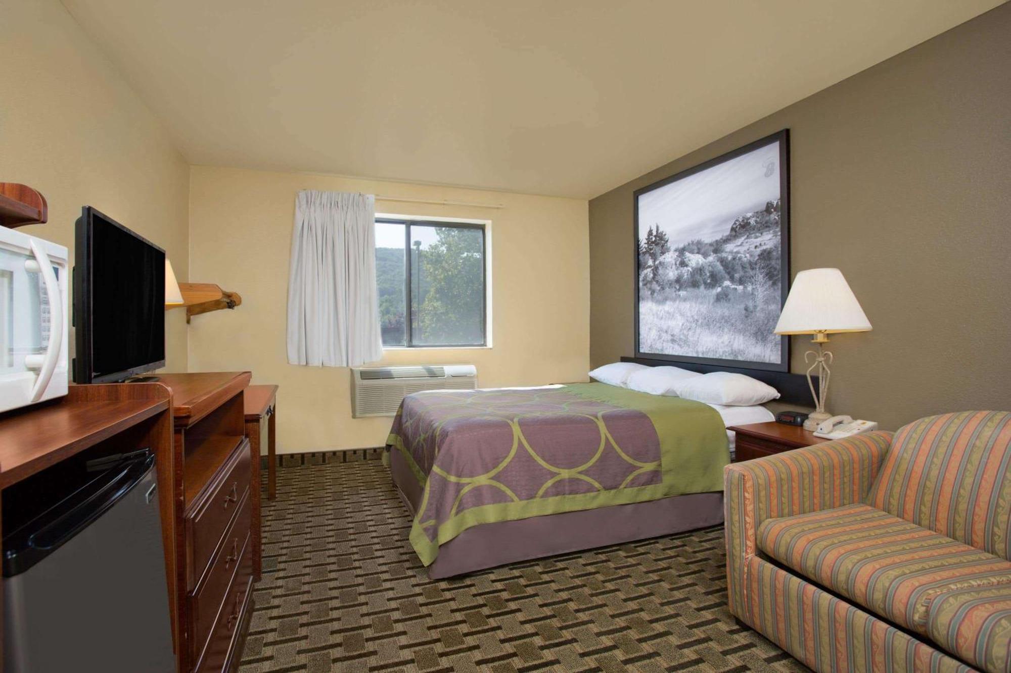 Super 8 By Wyndham Va