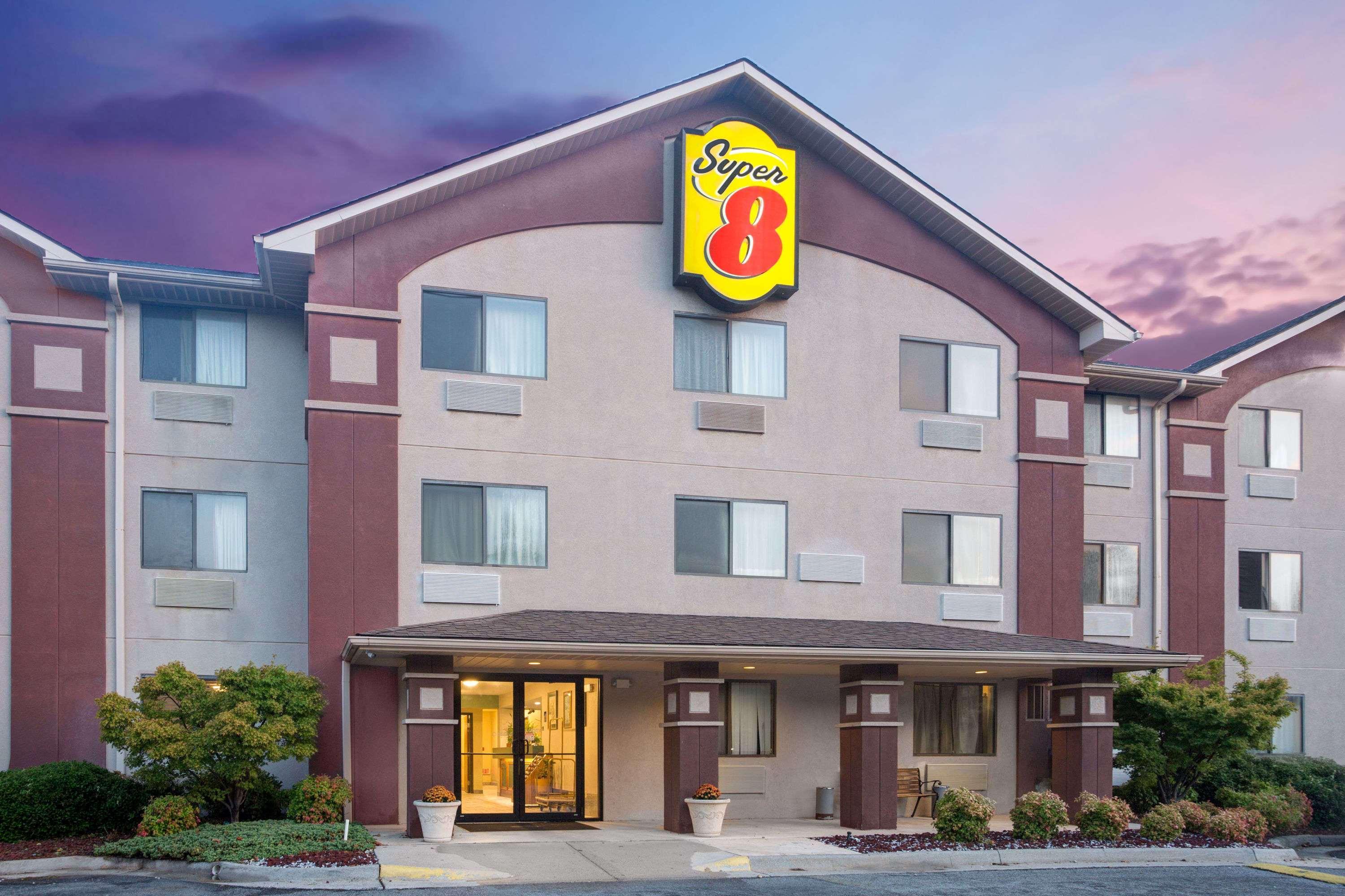 Super 8 By Wyndham Va Hotel